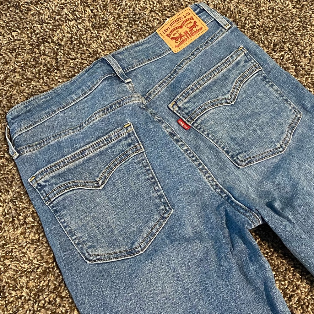 Levi’s 725 High Rise Bootcut Jean Size 27